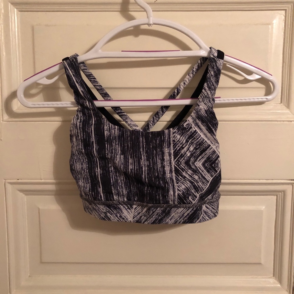 Lululemon Black and White Sports Bra Size:2